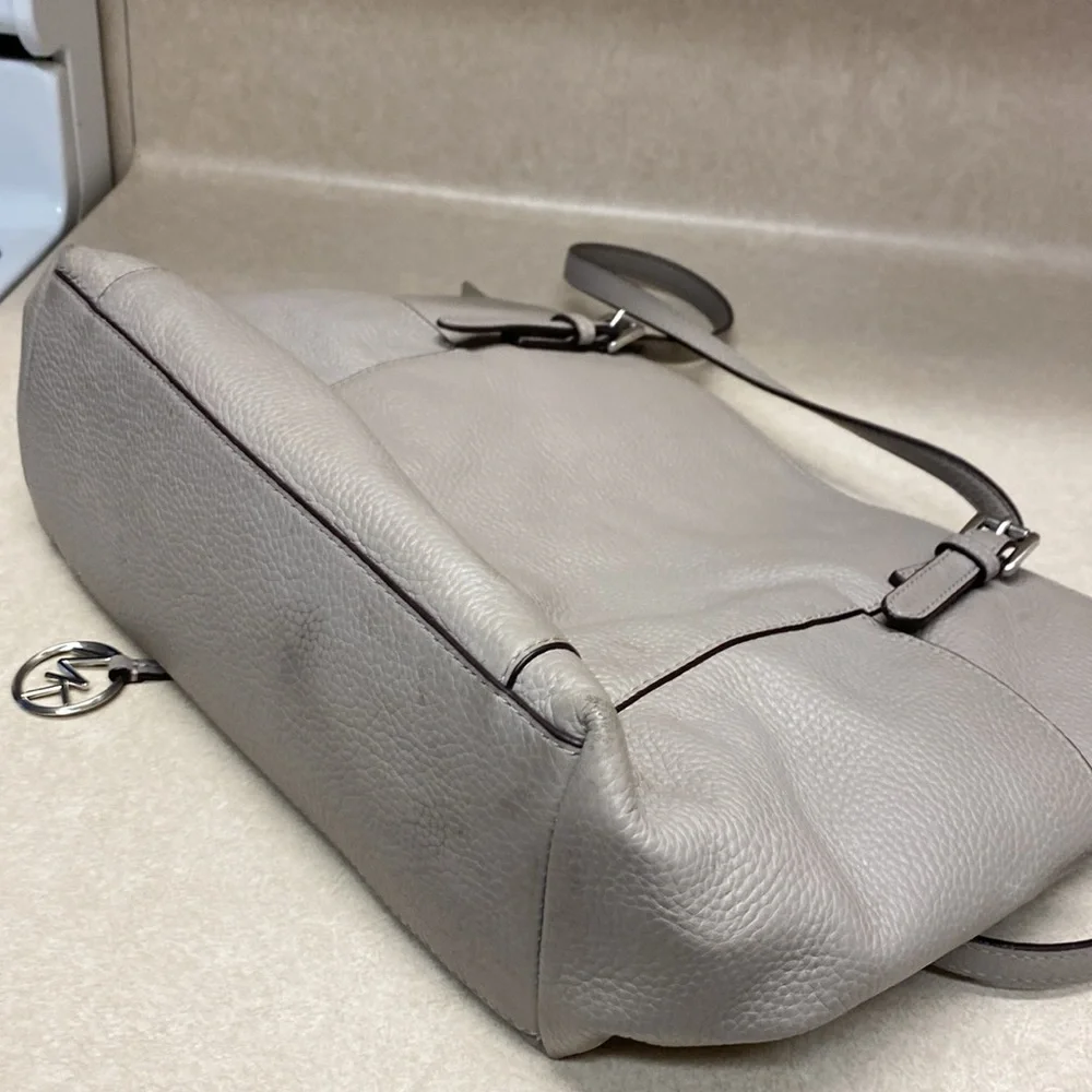 Michael Kors purse - Picture 4 of 5